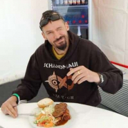 Hiasl bei der Nahrungsaufnahme